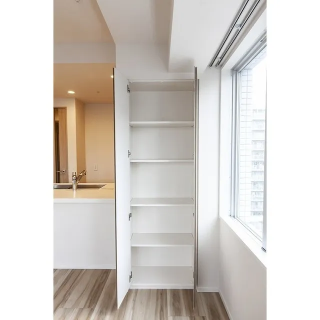 Doue Tsukishima II - Interior - ["Wood", "Flooring", "Floor"]