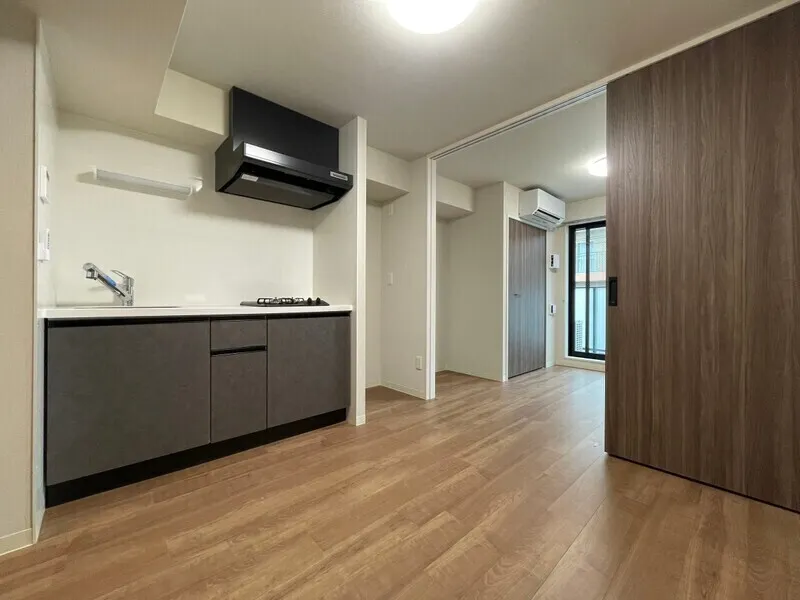 LUMIEC un Toyocho - Interior - ["Flooring", "Floor", "Interior design"]