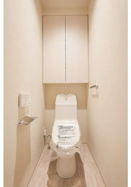 Season Flats Omorinishi - Interior - ["Toilet seat", "Toilet", "Flooring"]
