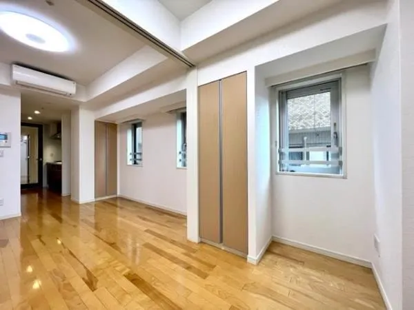 Brillia Ginza Id - Interior - ["Window", "Fixture", "Building"]