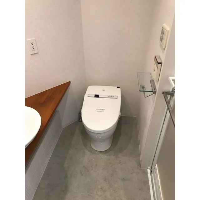 Comforia Omori DEUX - Interior - ["Toilet seat", "Plumbing fixture", "Toilet"]