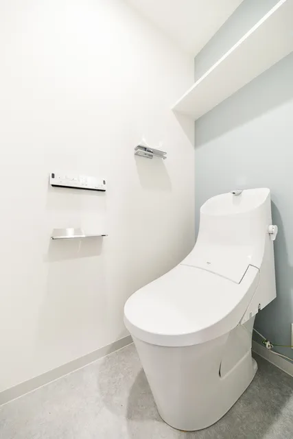 Maison Croizon - Interior - ["Toilet", "Building", "Bathroom"]