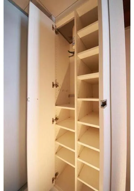 Ipse Kamata WEST - Interior - ["Wood", "Shelving", "Shelf"]