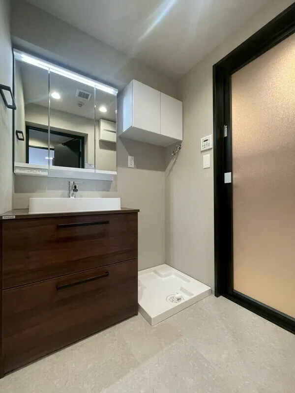 LUMIEC un Sasazuka - Interior - ["Flooring", "Bathroom Sink", "Floor"]