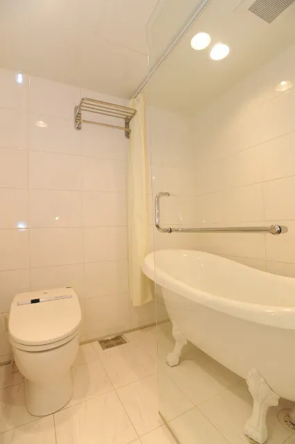 Castalia Ginza - Interior - ["Bathtub", "Plumbing fixture", "Building"]
