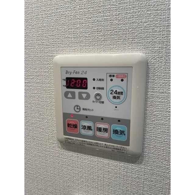 CASSIA - Interior - ["Electronic device", "Technology", "Colorfulness"]
