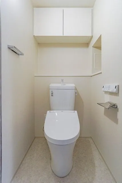LaSante Bunkyo Sendagi - Interior - ["Toilet seat", "Toilet", "Plumbing fixture"]