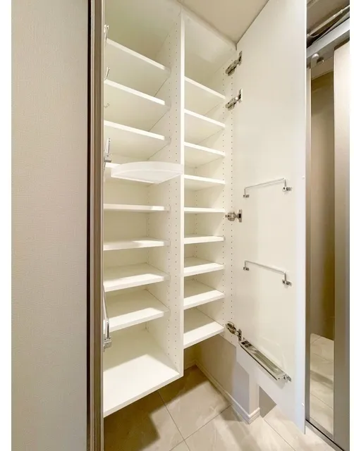 Lefon Progre Hongo 3-Chome - Interior - ["Wood", "Flooring", "Floor"]