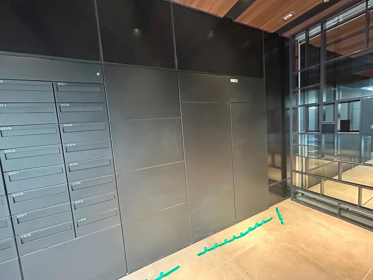 Branchiesta Ekoda - Interior - ["Flooring", "Floor", "Composite material"]
