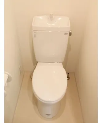 Presence Shinjuku Gyoenmae Ultimate - Interior - ["Toilet seat", "Plumbing fixture", "Toilet"]