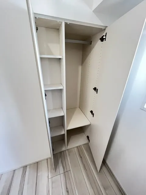Due Kikugawa - Interior - ["Shelf", "Furniture", "Cabinetry"]
