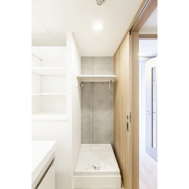 Ribio Maison Toritsu Daigaku - Interior - ["Bathroom cabinet", "Building", "Wood"]