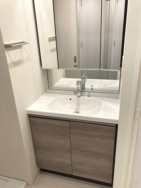 IPSE Sumiyoshi - Interior - ["Mirror", "Tap", "Sink"]
