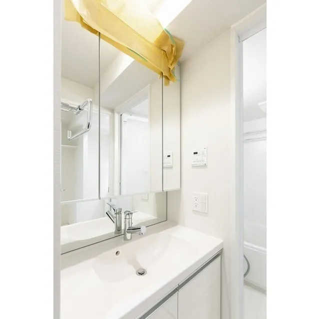 Comforia Nishiogikubo - Interior - ["Mirror", "Tap", "Plumbing fixture"]