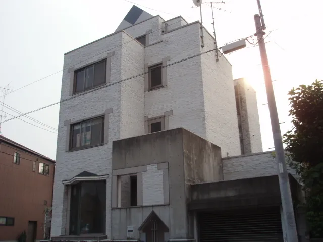Aikawa Residence - Exterior - ["Wall", "Window", "Urban design"]