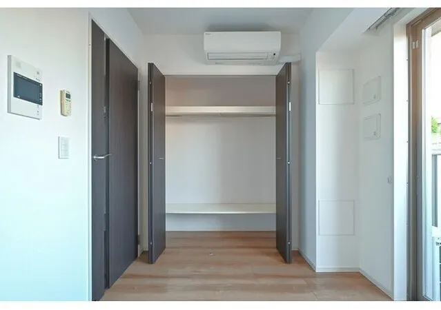 Stylio Nakanobu Station - Interior - ["Building", "Fixture", "Door"]