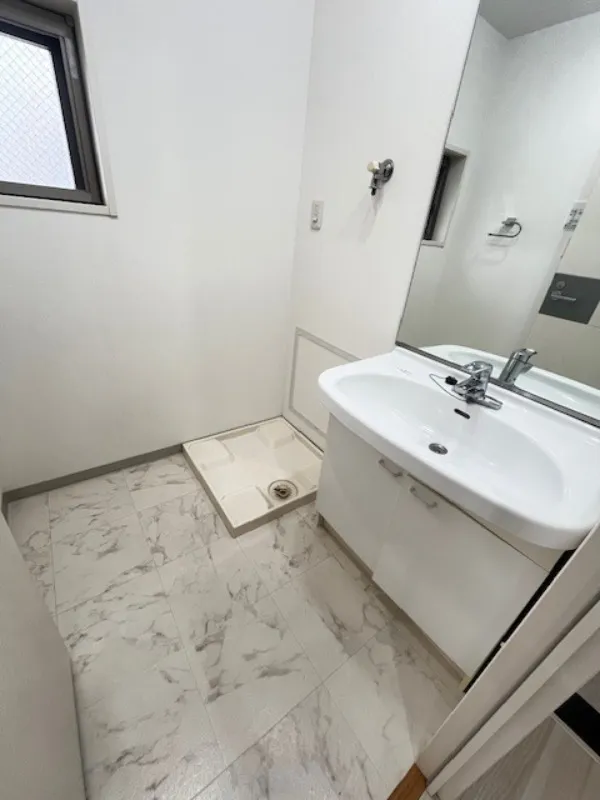 Premier Stage Komagome - Interior - ["Flooring", "Floor", "Plumbing fixture"]