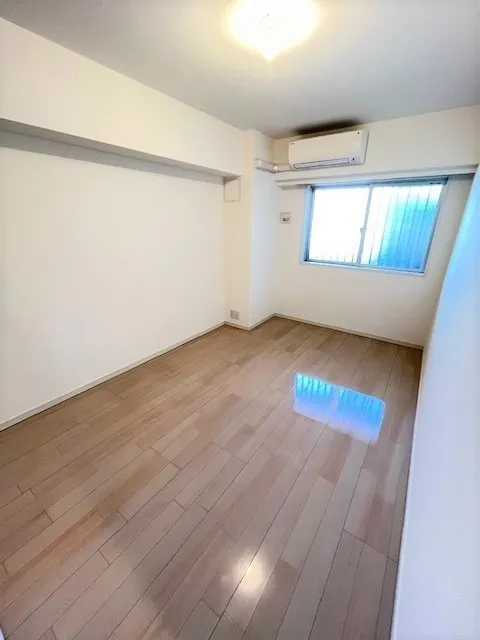 Residia Tower Kamiikebukuro (Tower Building) - Interior - ["Flooring", "Wood", "Floor"]