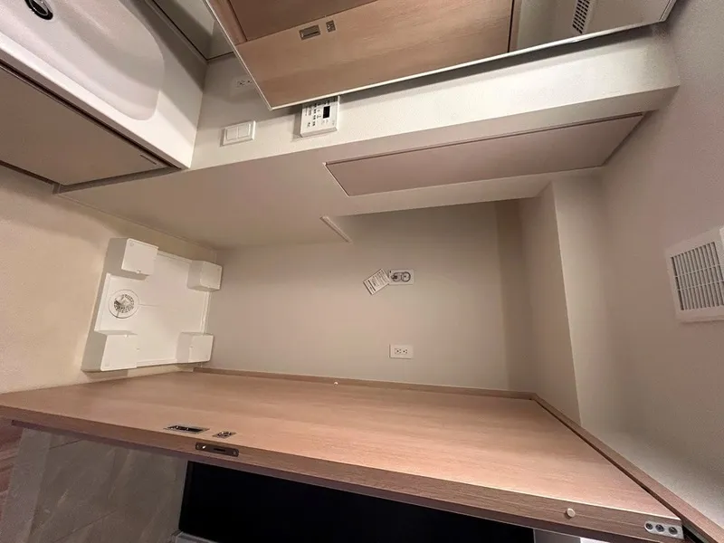 Lefon Progres Shimura Sakaue - Interior - ["Wood", "Flooring", "Floor"]
