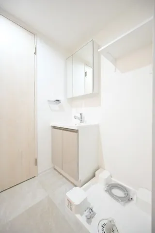 Le Nid Nihonbashi - Interior - ["Flooring", "Floor", "White"]