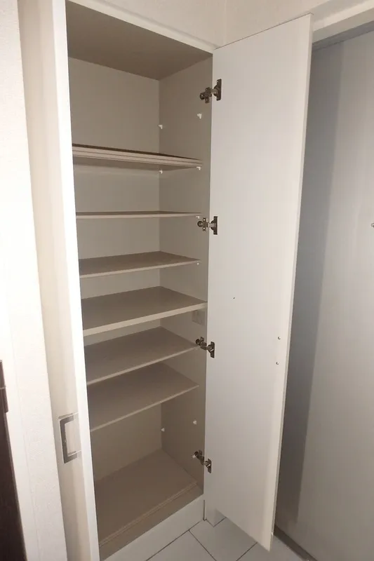Esty Maison Kinshicho II - Interior - ["Wood", "Shelving", "Flooring"]