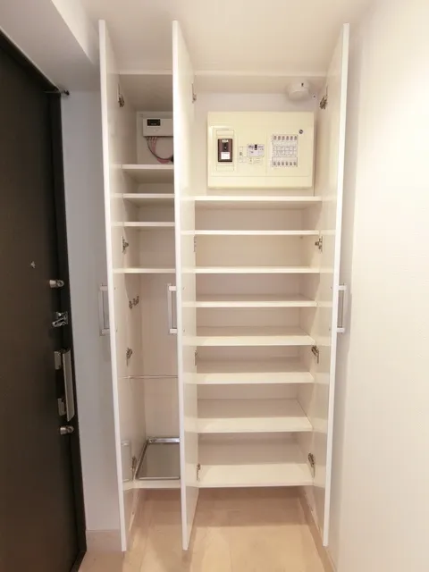 Park Habio Akasaka Hikawacho - Interior - ["Wood", "Flooring", "Cupboard"]
