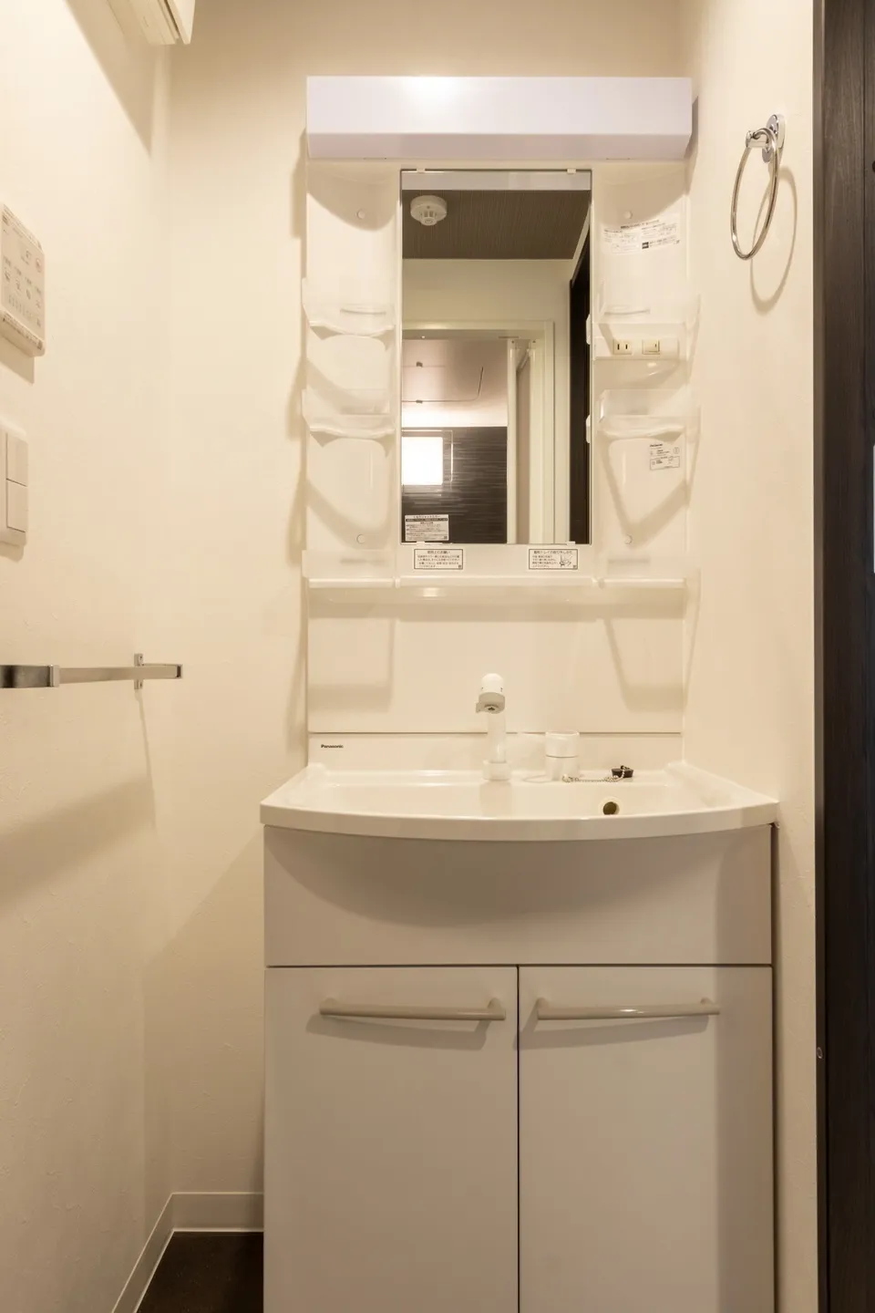 Hmlet Shinjuku Gyoenmae - Interior - ["Bathroom Sink", "Plumbing fixture", "Interior design"]