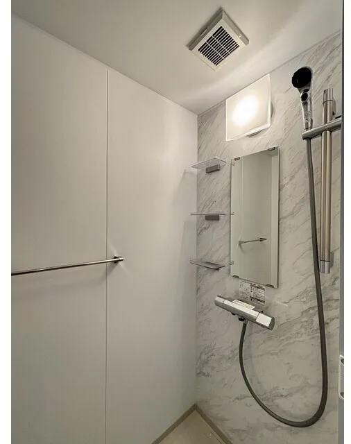 Season Flats Omorinishi - Interior - ["Ceiling", "Interior design", "Flooring"]