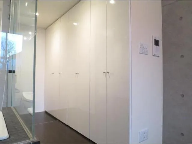 Ipse Gakugei Daigaku - Interior - ["Wall", "Glass", "Ceiling"]