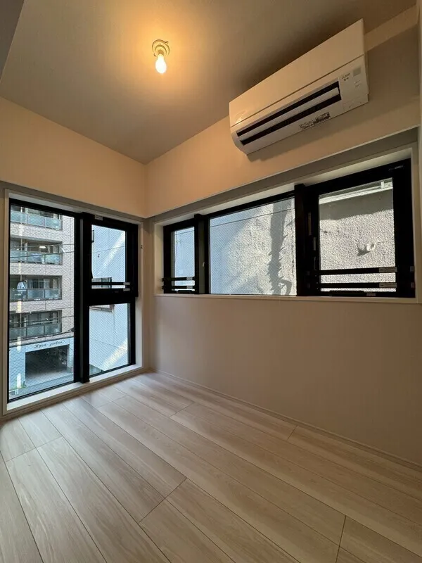 Lumiec Kinshicho - Interior - ["Wood", "Ceiling", "Flooring"]