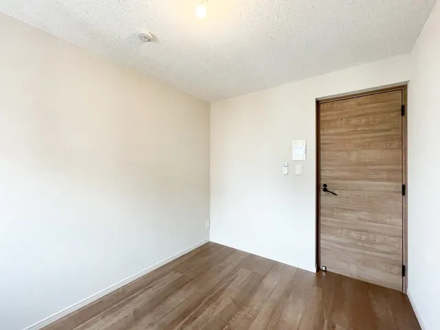 Preasvelta Minowa - Interior - ["Wood", "Flooring", "Wood flooring"]