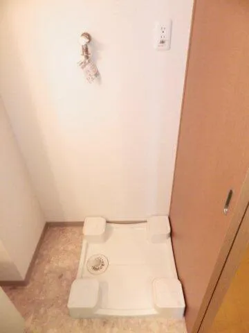 Ronsley West - Interior - ["Floor", "Tile Flooring", "Plumbing fixture"]