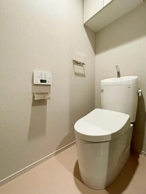 ORSUS Akabane East - Interior - ["Toilet seat", "Plumbing fixture", "Toilet"]