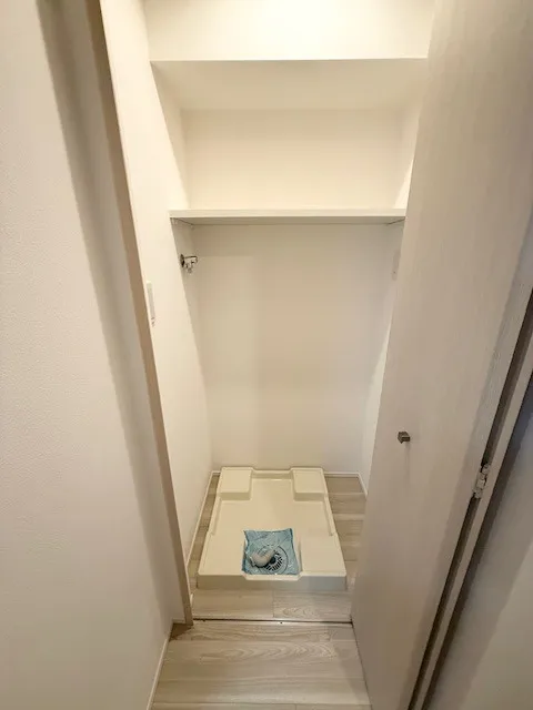 Residia Hiroo Ⅱ - Interior - ["Wood", "Flooring", "Floor"]
