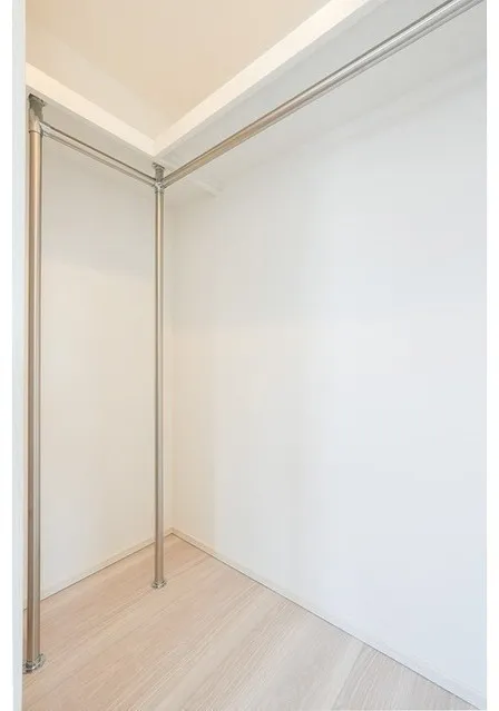 Comforia Liv Nagafukucho - Interior - ["Wood", "Flooring", "Floor"]