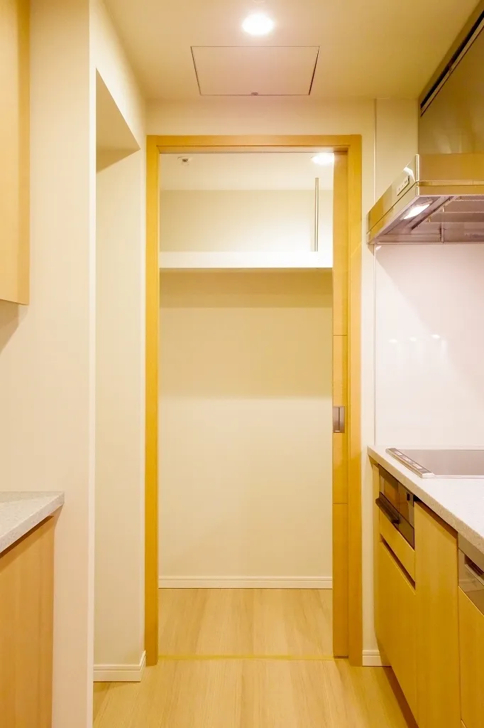 Central Park Tower La Tour Shinjuku - Interior - ["Room", "Property", "Yellow"]