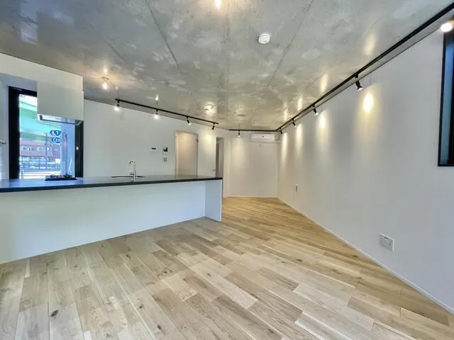 Trias116 - Interior - ["Flooring", "Ceiling", "Floor"]