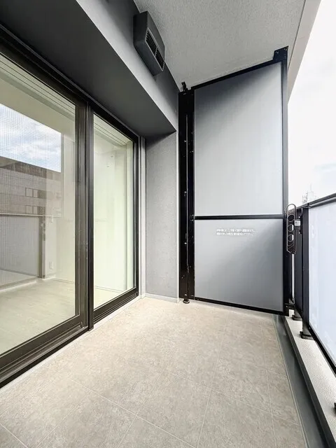 Brookside Residence Kiba - Interior - ["Floor", "Glass", "Composite material"]
