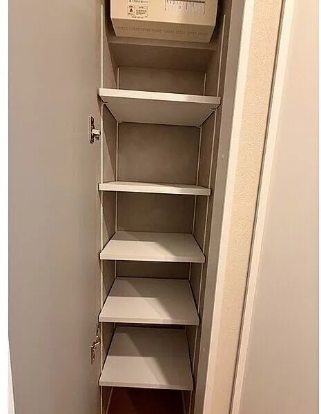Atrio Flats Jiyugaoka East - Interior - ["Wood", "Shelving", "Shelf"]