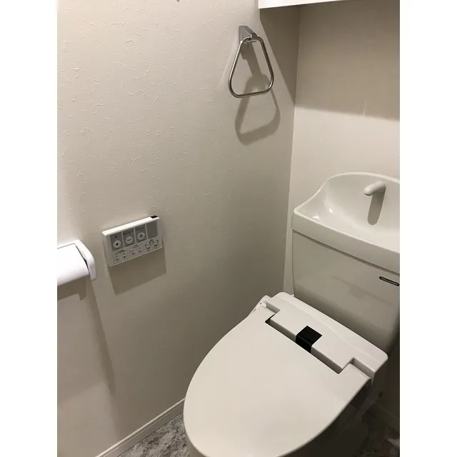 Well Square Jiyugaoka WEST - Interior - ["Property", "Bathroom sink", "Bathroom"]
