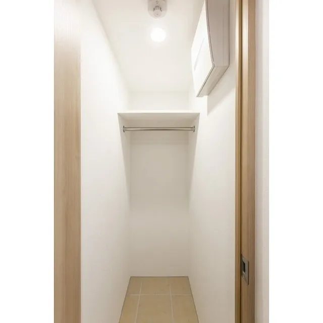 Ribio Maison Toritsu Daigaku - Interior - ["Fixture", "Wood", "Building"]