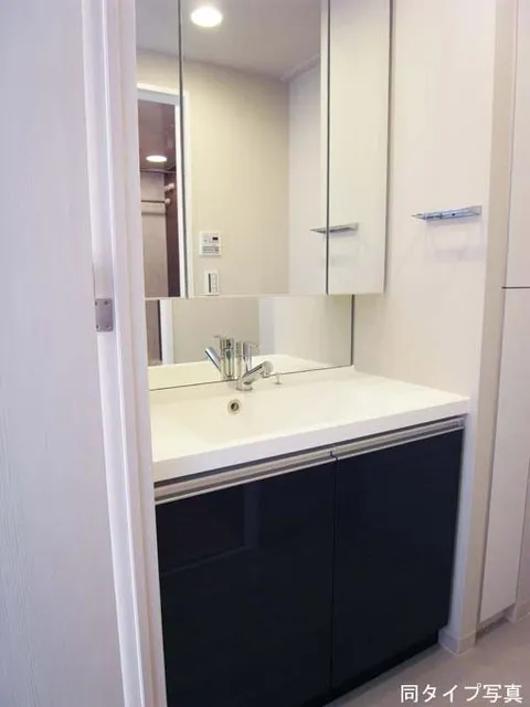 Comforia Ryogoku South - Interior - ["Tap", "Mirror", "Sink"]