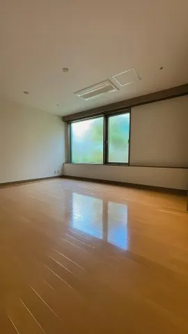 Terrace Nissin - Interior - ["Wood", "Floor", "Shade"]