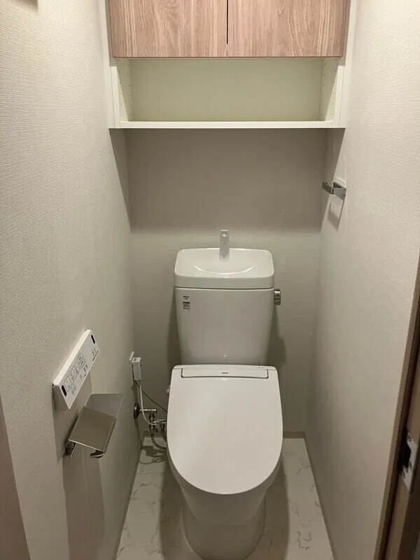 Arc En Ciel Shinjuku Daikyocho - Interior - ["Toilet seat", "Toilet", "Plumbing fixture"]