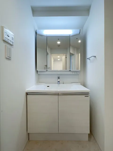 TS Residence Kita Ueno - Interior - ["Plumbing fixture", "Bathroom Sink", "Flooring"]