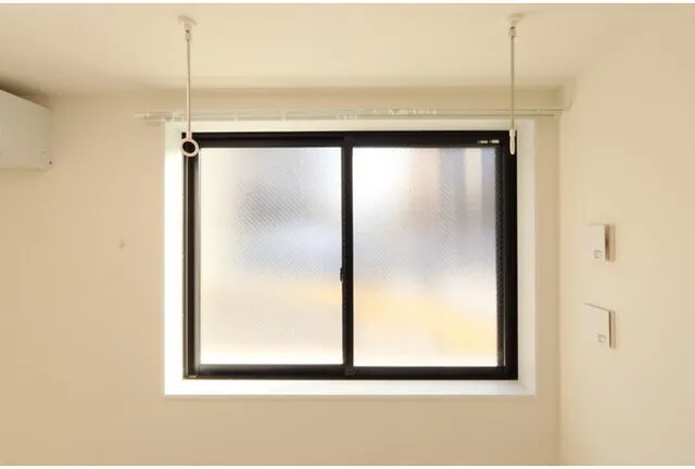Option Sakashita - Interior - ["Ceiling", "Glass", "Light fixture"]