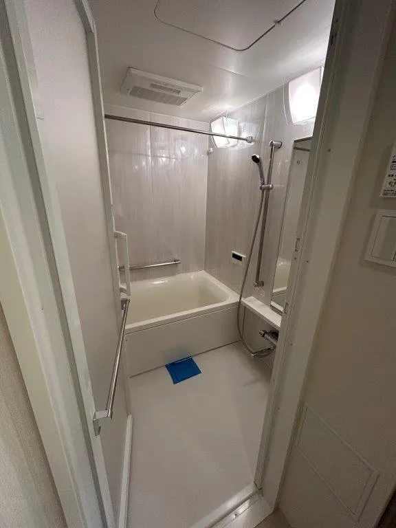 Doue Waseda - Interior - ["Shower door", "Fixture", "Bathroom"]