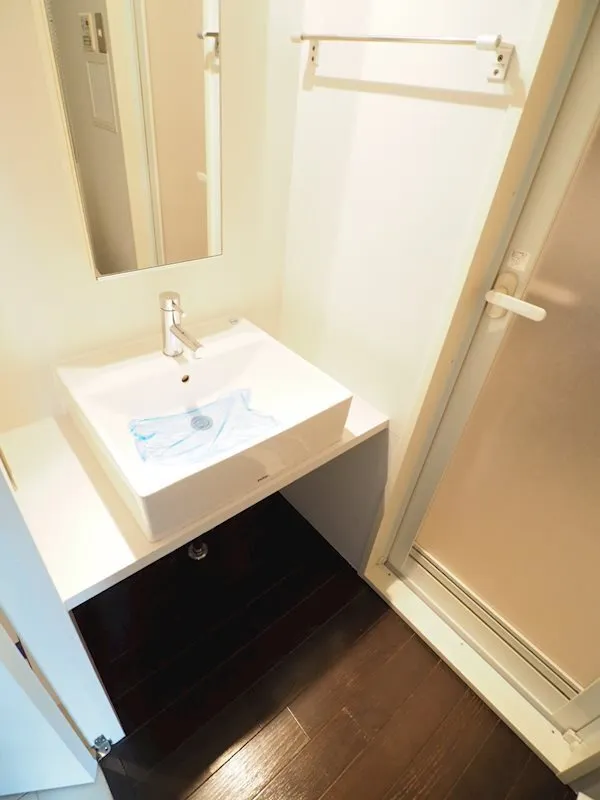 Residia Meguro II - Interior - ["Bathroom Sink", "Flooring", "Floor"]