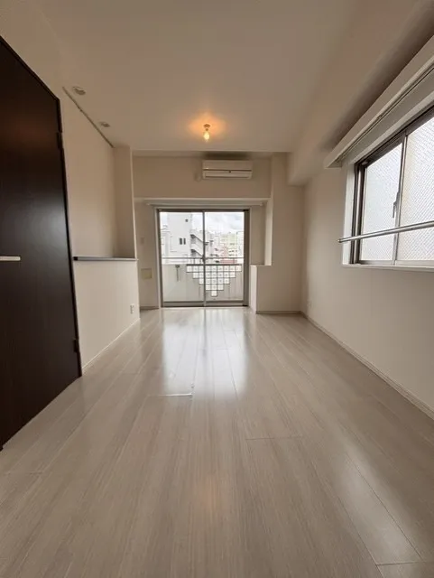 Residia Ebisu - Interior - ["Flooring", "Floor", "Ceiling"]