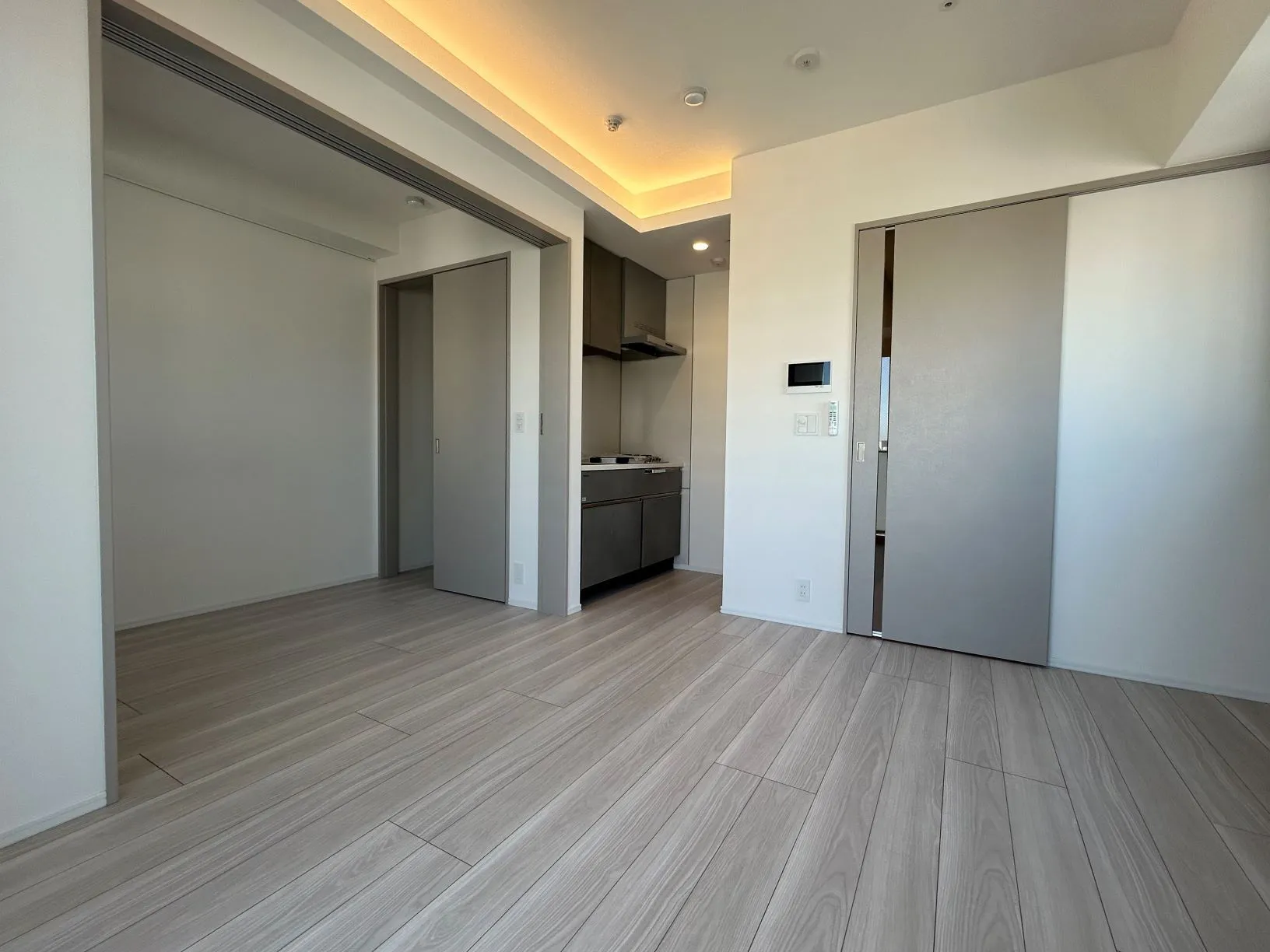 Branchiesta Ueno - Interior - ["Flooring", "Floor", "Interior design"]